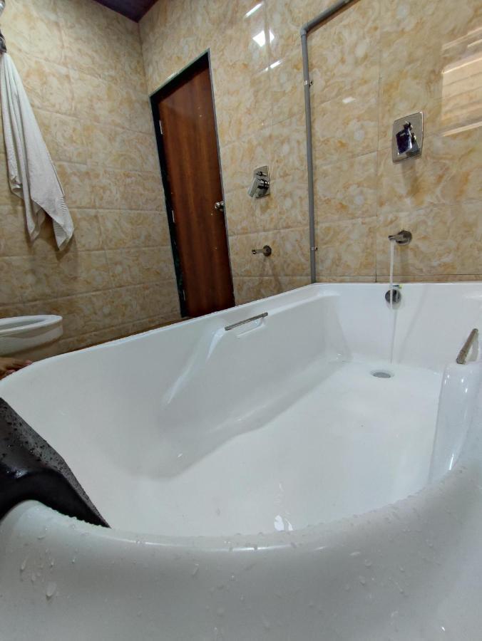 Hotel Starlit Navi Mumbai Extérieur photo